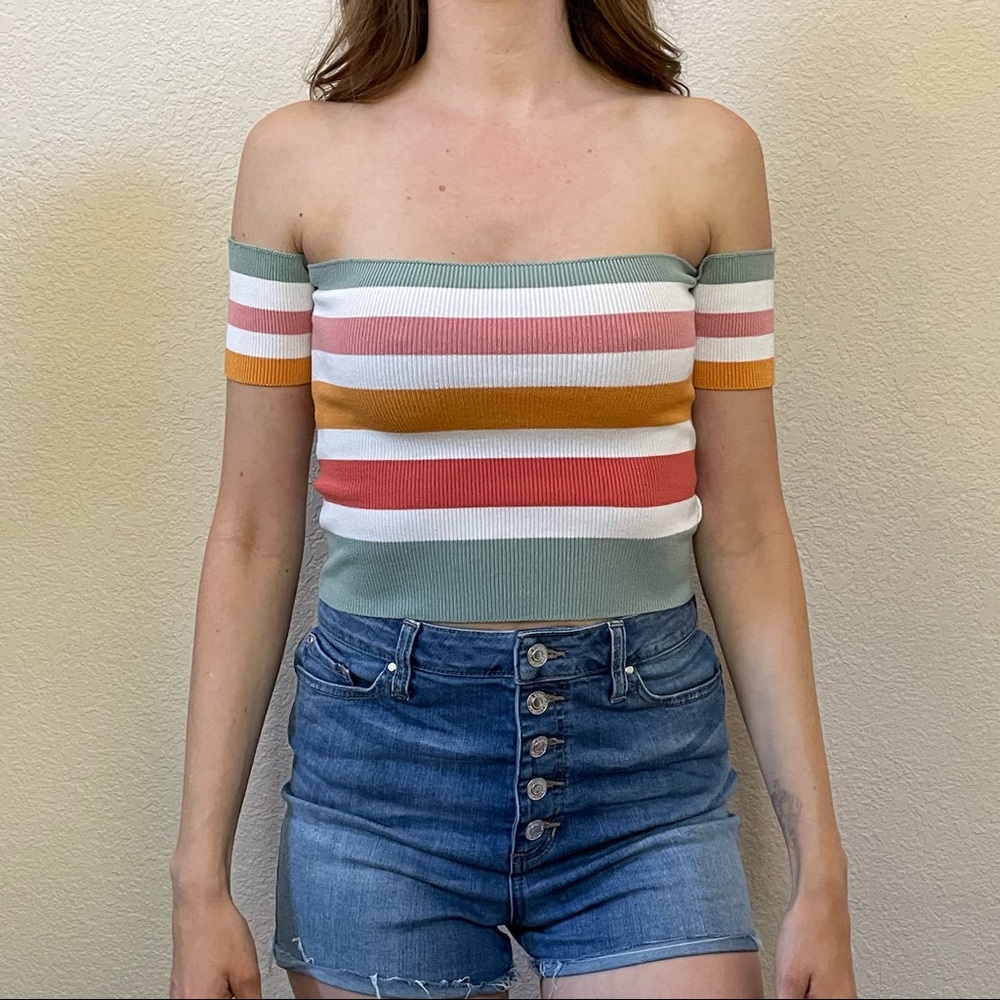 Forever 21 Top - Cutest sleeves - Size S